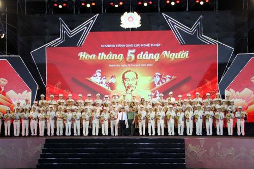 Tôn vinh điển hình tiên tiến Công an nhân dân làm theo lời Bác