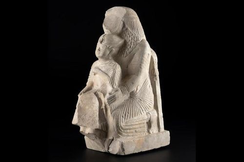 Bí ẩn bức tượng 'bất khả thi' miêu tả người lạ ôm pharaoh Ai Cập
