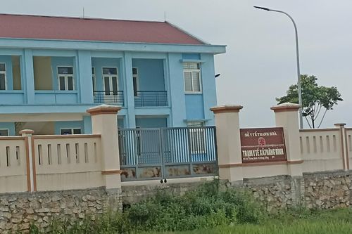 Đình chỉ công tác 2 cán bộ vụ tiêm vắc xin hết hạn cho trẻ