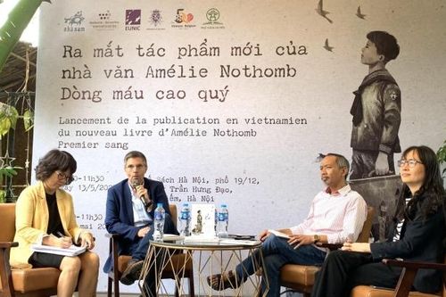 Ra mắt cuốn sách 'Dòng máu cao quý' của nữ nhà văn Bỉ Amélie Nothomb