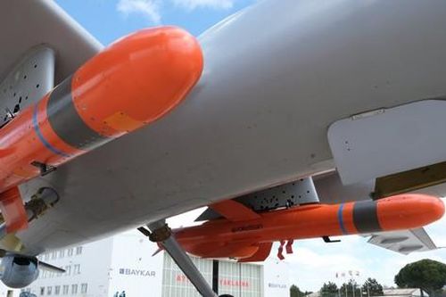 Máy bay không người lái Akinci Thổ Nhĩ Kỳ lần đầu phóng thành công tên lửa hành trình Cakir
