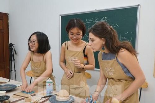Giới trẻ Hà Nội háo hức học làm gốm dịp cuối tuần