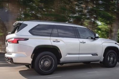 Hé lộ phiên bản điện khí hóa của Toyota Fortuner