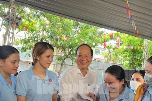 Món quà bất ngờ tặng 500 công nhân khó khăn ở TPHCM