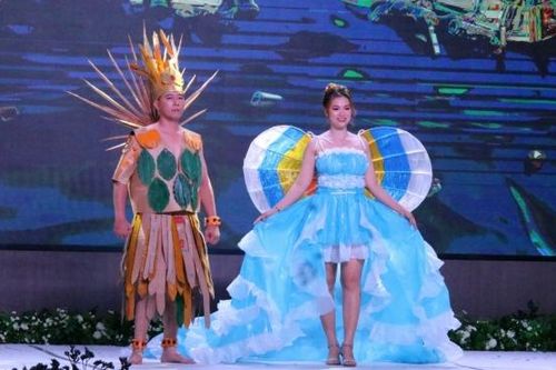 Độc đáo cuộc thi thời trang tái chế từ chất thải rắn sinh hoạt
