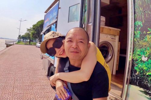 Ông bố ở Hà Nội chi tiền tỷ làm nhà di động, đưa vợ con đi phượt khắp nơi