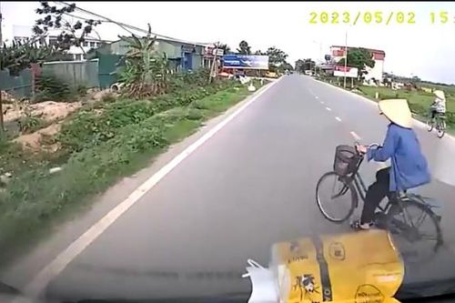 Nóng trên đường: Oan gia với kiểu ra đường mà như ở... sân nhà mình