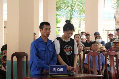 Cặp vợ chồng chạy xe máy 'diễn xiếc' trên đèo Hải Vân, lãnh án tù