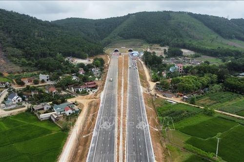 Đủ cơ sở nâng tốc độ đường cao tốc 4 làn xe lên 90 km/h