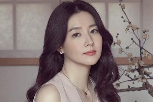 Nhan sắc 'thách thức thời gian' của 'Nàng Dae Jang Geum' - Lee Young Ae ở tuổi ngũ tuần