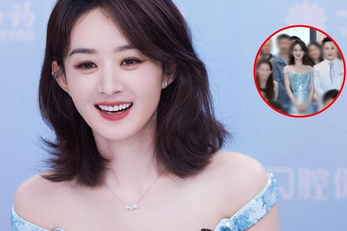 Nhan sắc nổi bần bật của Triệu Lệ Dĩnh khi đứng giữa đám đông, không hổ danh là nữ thần