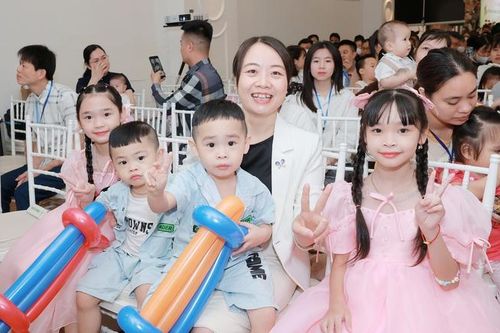Hiện thực hóa giấc mơ làm cha mẹ sau bao năm mong mỏi đợi chờ