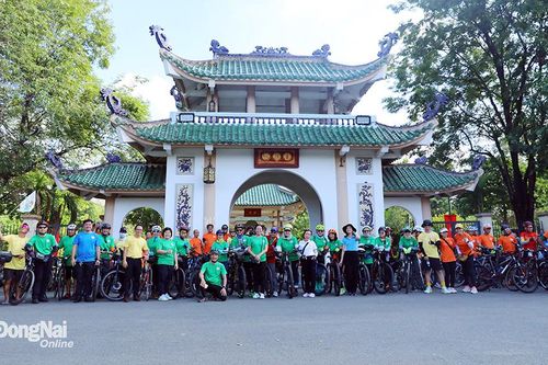Hơn 800 VĐV tham gia chạy xe đạp cộng đồng 'Hành trình về di sản'