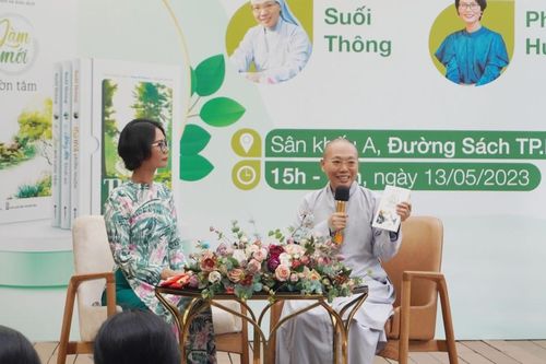 'Làm mới vườn tâm' - Tác phẩm mới của Sư cô Suối Thông