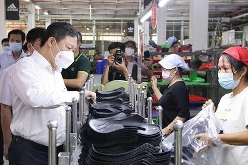 PouYuen Việt Nam cắt giảm 6.000 lao động