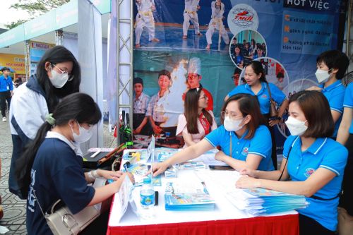 7.000 người tham dự ngày hội gắn kết giáo dục nghề nghiệp với thị trường lao động