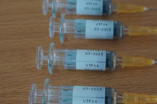 Đình chỉ 2 cán bộ tiêm vaccine 6 trong 1 hết hạn