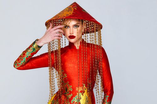 Đương kim 'Hoa hậu Hòa bình Quốc tế' biến hóa với nón lá Việt Nam