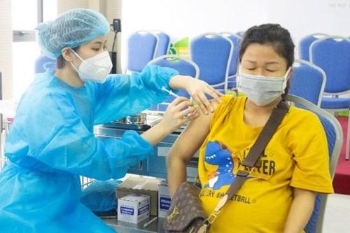 Ngày 15/5: Thêm gần 2.000 trường hợp mắc mới Covid-19