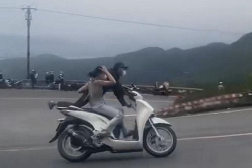 Vợ chồng 'làm xiếc' trên đèo Hải Vân lãnh án