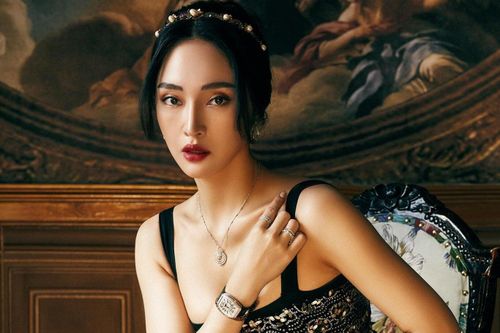 Những cô gái trong cuộc chơi đồng hồ