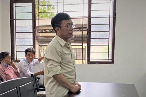 Cô gái tử vong khi nâng ngực, bác sĩ phẫu thuật chui lĩnh 3,5 năm tù