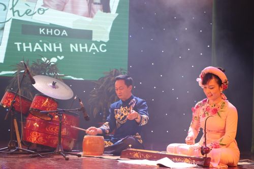 Âm nhạc truyền thống trong đào tạo nghệ thuật: Giảng viên học hát dân ca
