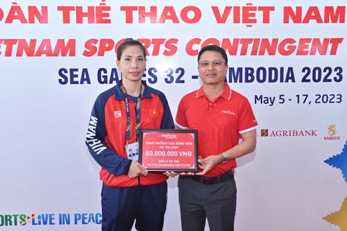 Bà mẹ hai con Hà Thị Linh được Metfone thưởng nóng