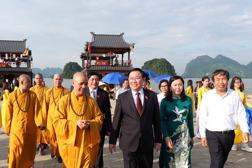 Chủ tịch Quốc hội Vương Đình Huệ tham dự Tuần Văn hóa - Du lịch Hà Nam