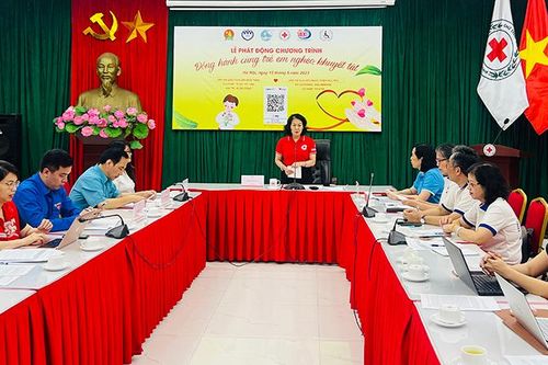 Quyên góp gây quỹ 'Đồng hành cùng trẻ em nghèo, khuyết tật'
