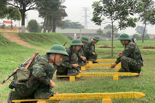 Động viên, rèn tâm lý cho bộ đội