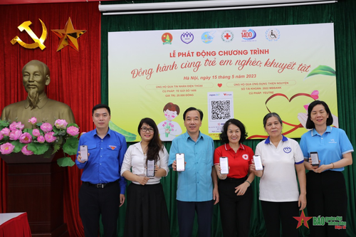 Chương trình nhắn tin 'Đồng hành cùng trẻ em nghèo, khuyết tật'
