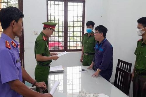 Nhân viên sân bay lừa 'chạy việc'