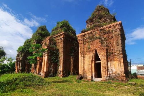 Mới trùng tu, khu di tích tháp Chăm Khương Mỹ đã bị muối hóa, rêu mốc?!