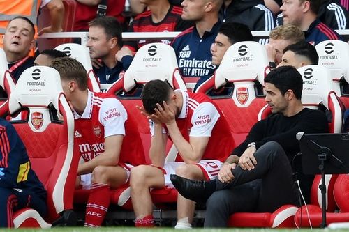 Arteta xin lỗi vì Arsenal 'sụp đổ' không thể chấp nhận