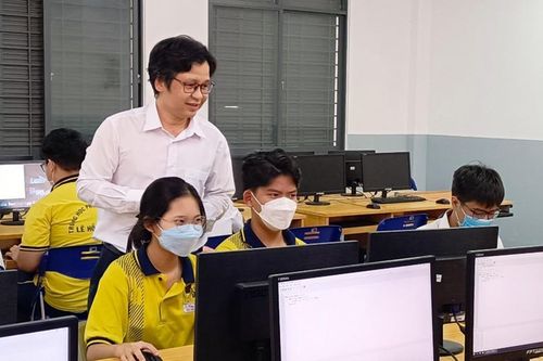 Lỗ hổng chuyển đổi số ở trường phổ thông