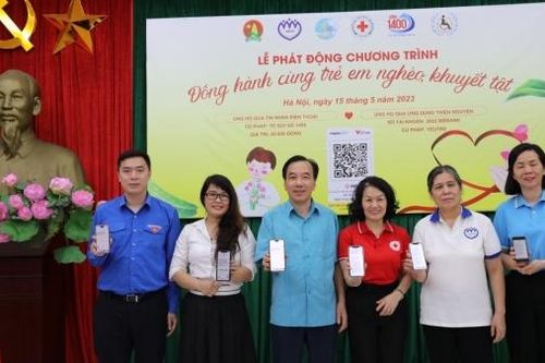 Phát động Chiến dịch quyên góp gây quỹ 'Đồng hành cùng trẻ em nghèo, khuyết tật'