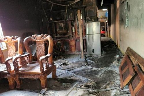 Gia Lai: Bố khóa cửa đi làm lúc rạng sáng, nhà cháy khiến cháu bé 6 tuổi tử vong thương tâm