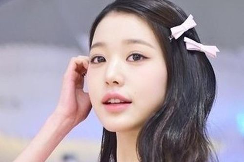 Nữ ca sĩ Hàn Quốc được fan khen xinh như búp bê