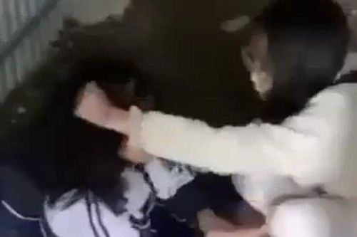 Nghệ An: Lại thêm vụ một nữ sinh bị đánh 'hội đồng'