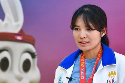 Ngôi sao Campuchia dành gần 1 tỷ tiền thưởng từ SEA Games 32 để làm từ thiện