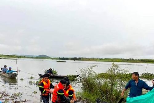 Rủ nhau đi bắt cá, hai em nhỏ tử vong do đuối nước