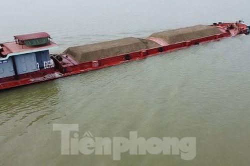 Tàu chở cát có ngọn lọt 'chốt' đường sông: Lãnh đạo Phòng CSGT Hà Nội nói gì?
