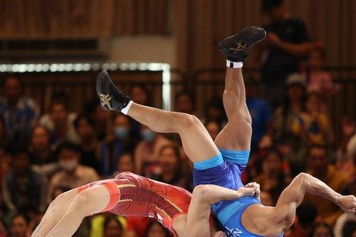 SEA Games 32 ngày 15/5: Cán mốc 115 HCV, đua cùng Thái Lan