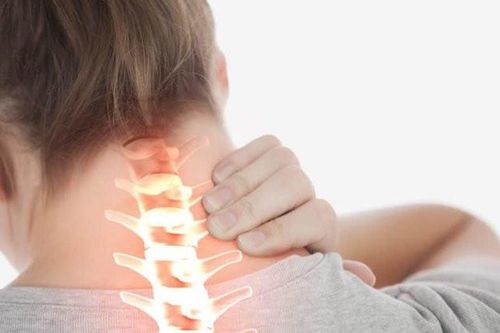 Đến viện ngay nếu có triệu chứng cột sống nhiều người trẻ tuổi gặp