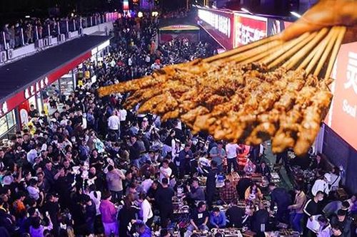 'Thủ phủ thịt nướng' giá rẻ bùng nổ ở Trung Quốc, khách xếp hàng từ sáng đến tối