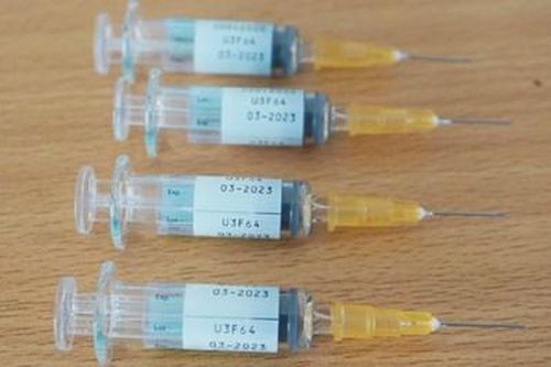 Tạm đình chỉ 2 viên chức y tế xã trong vụ tiêm vắc xin hết hạn cho trẻ ở Thanh Hóa