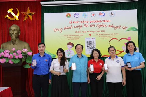Phát động quyên góp gây quỹ 'Đồng hành cùng trẻ em nghèo, khuyết tật'
