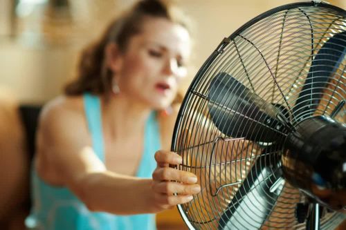 Phòng nhỏ nên dùng quạt gì vừa mát vừa tiết kiệm? Chuyên ra đưa ra 1 yếu tố quyết định
