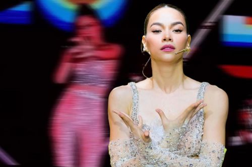 Hồ Ngọc Hà tiếp tục 'xài lại' đồ cũ khi chạy show ca hát, khéo léo thế này fan khó lòng nhận ra!